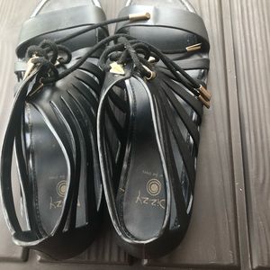 Great summer sandals !!